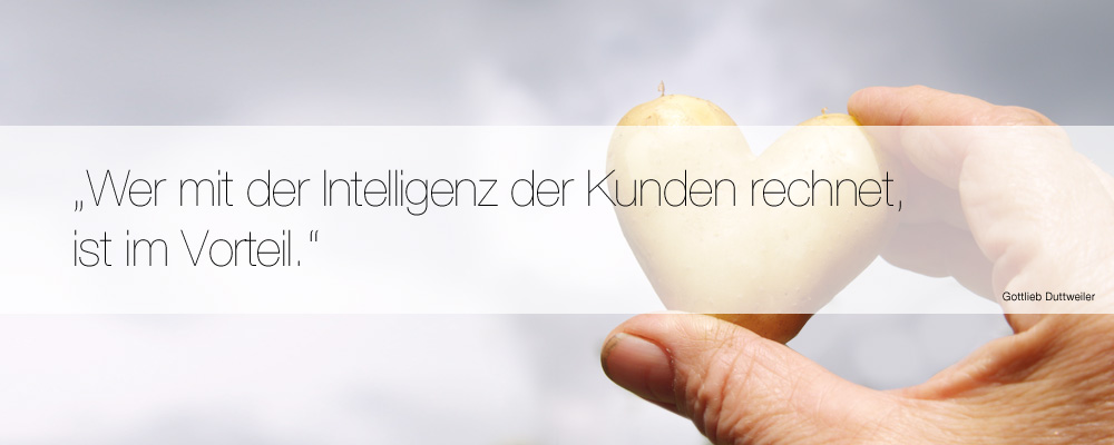 Foto "Bonnotte - die kleine Gute" von kleiner Kartoffel in Herzform von Uschi Dreiucker / Pixelio.de mit Zitat "Wer mit der Intelligenz der Kunden rechnet, ist im Vorteil." von Gottlieb Duttweiler